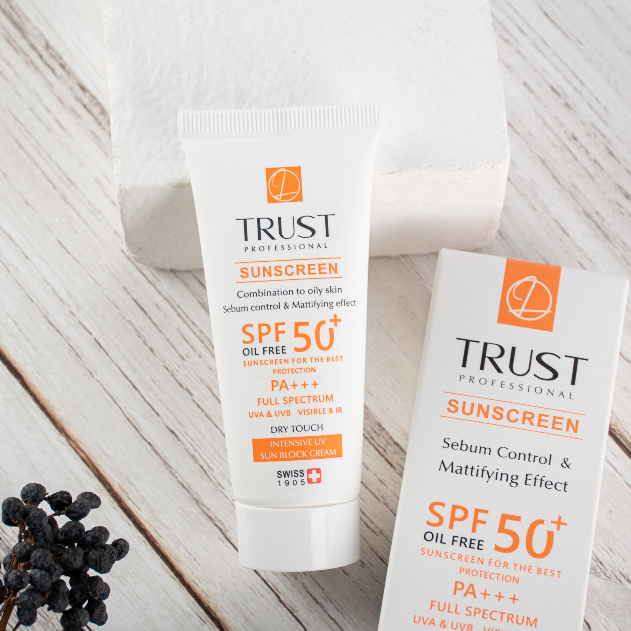 کرم ضد آفتاب بی رنگ پوست خشک تا نرمال