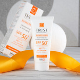 کرم ضد آفتاب پوست چرب تا مختلط