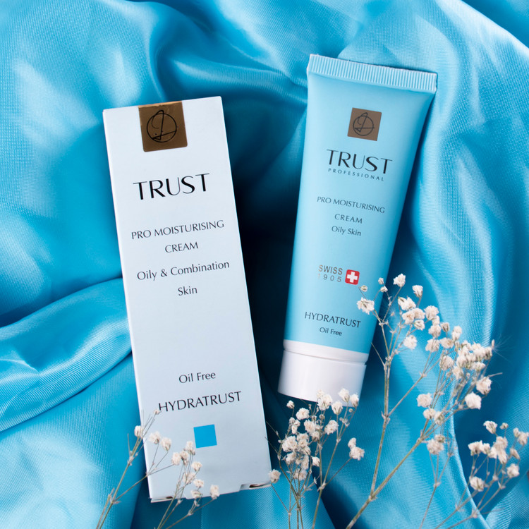 کرم آبرسان پوست مختلط تا چرب